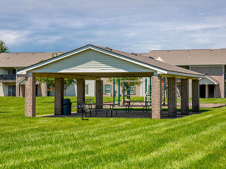 1326 McIntosh Ct photo 4