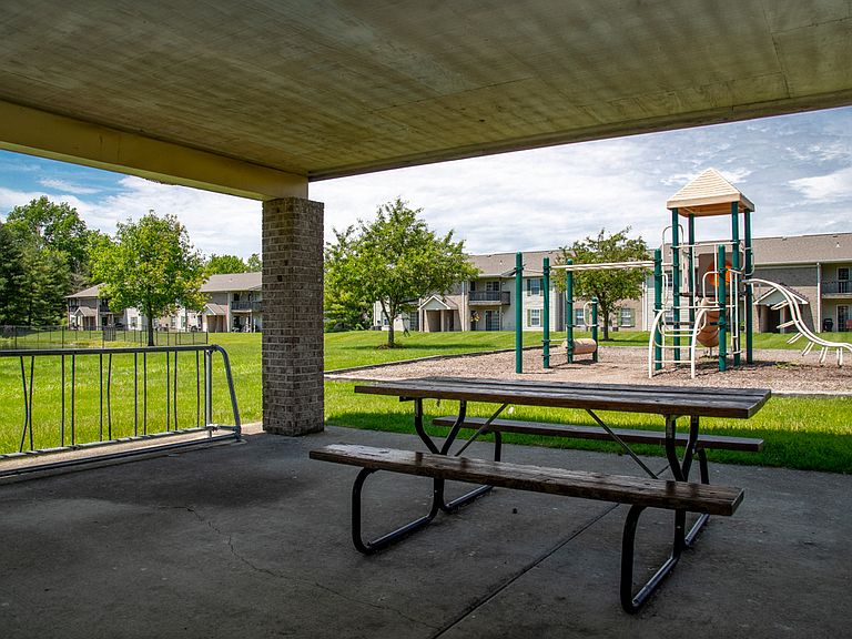 1326 McIntosh Ct photo 5