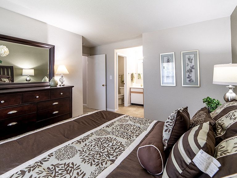 1326 McIntosh Ct photo 7