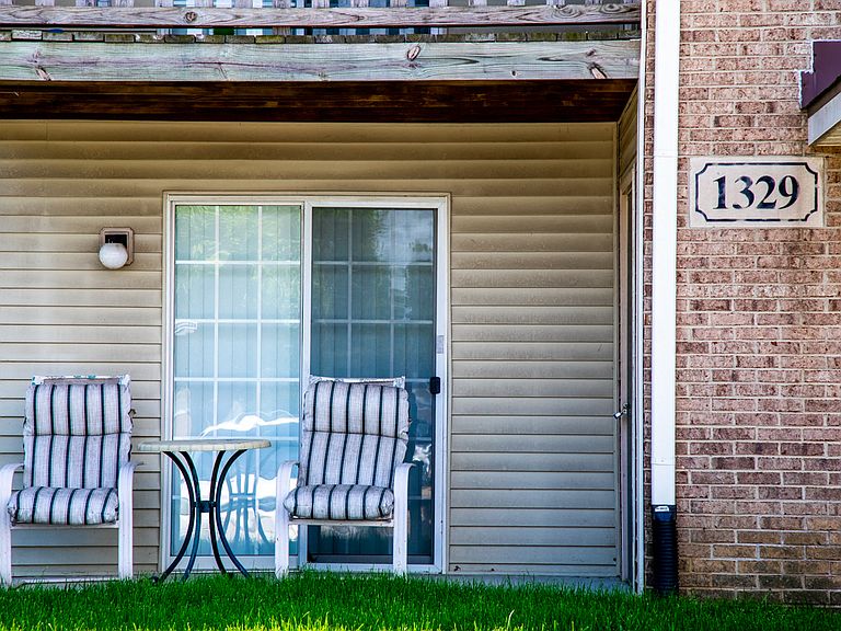 1326 McIntosh Ct photo 8