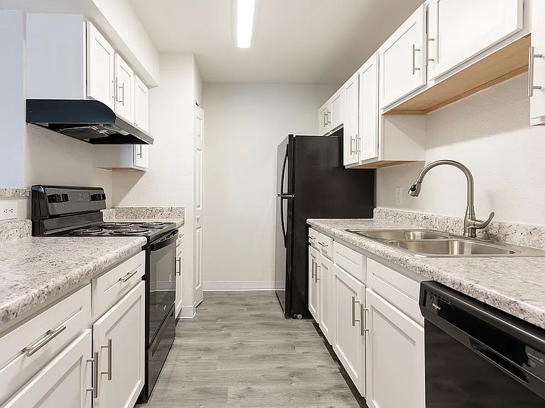 3833 Hoosier Woods Ct photo 2