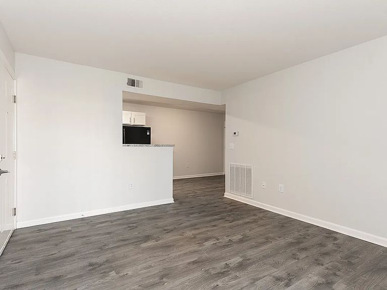 3833 Hoosier Woods Ct photo 4