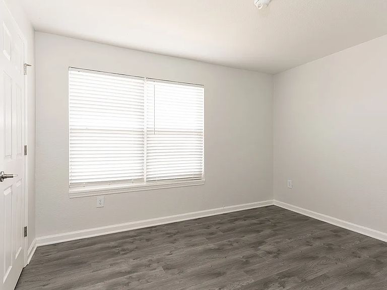 3833 Hoosier Woods Ct photo 7