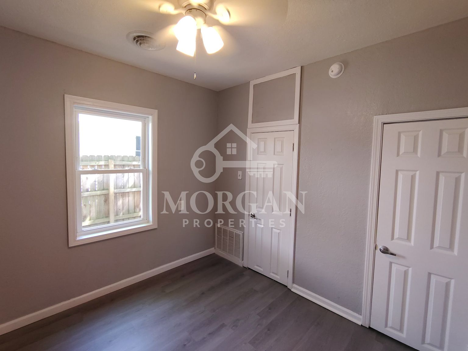 715 E Sherman St photo 2