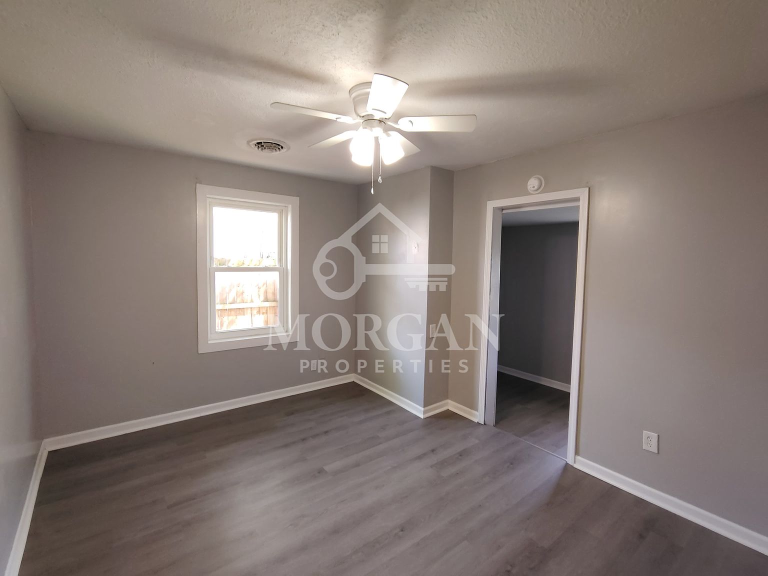 715 E Sherman St photo 3