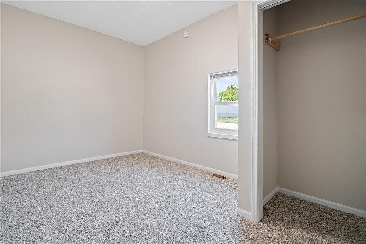 914 S Adams St photo 3