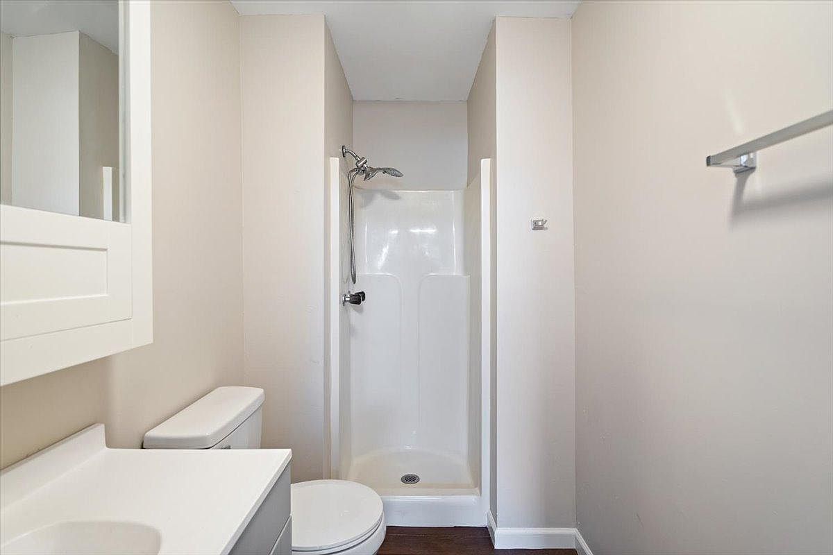 914 S Adams St photo 4