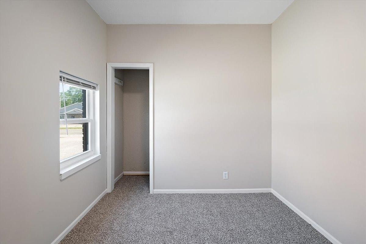 914 S Adams St photo 5