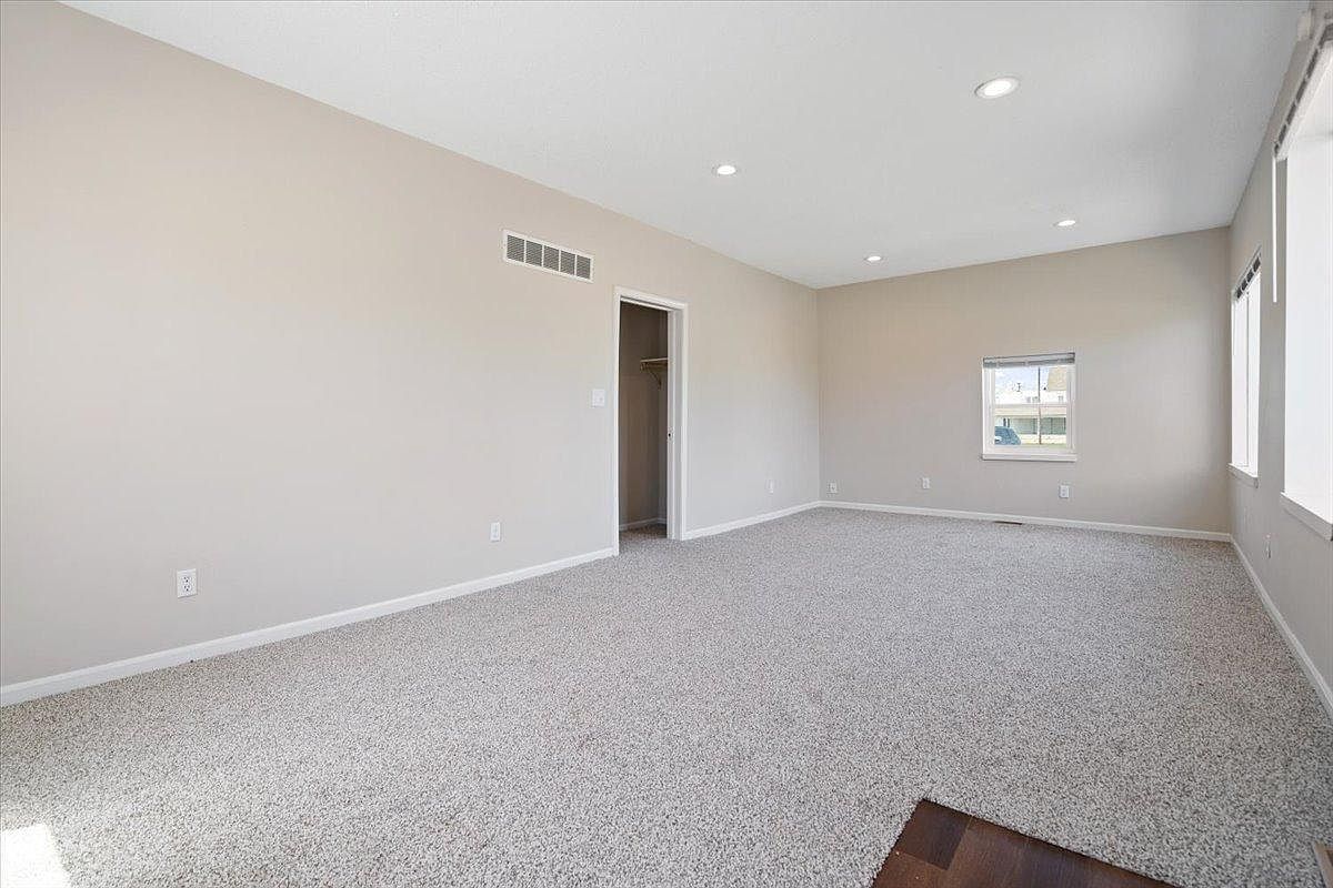 914 S Adams St photo 6