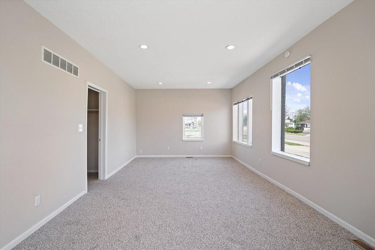 914 S Adams St photo 7