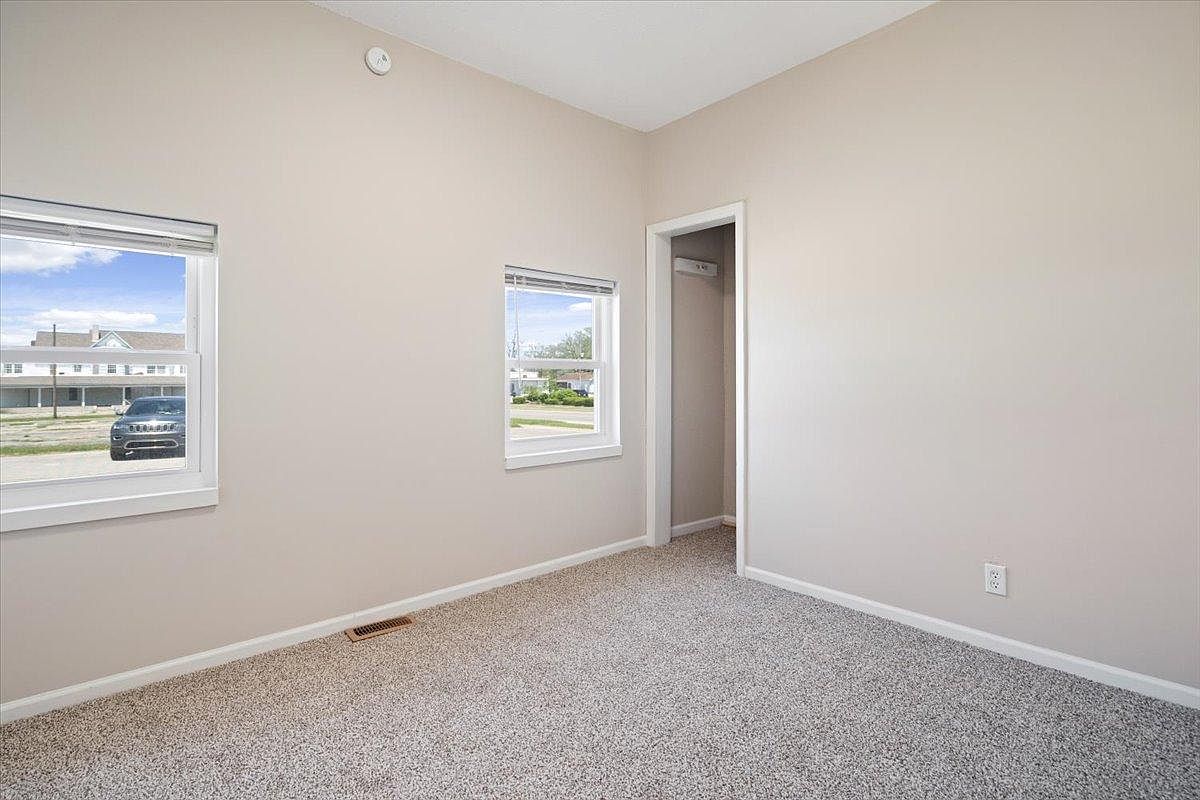 914 S Adams St photo 8