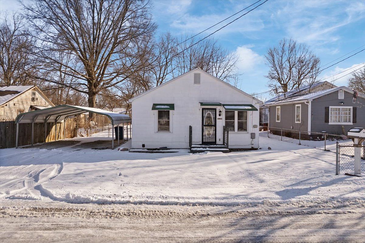 3241 S Harvey St photo 3