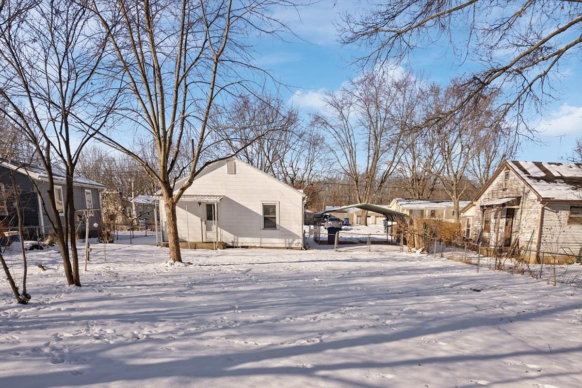 3241 S Harvey St photo 4