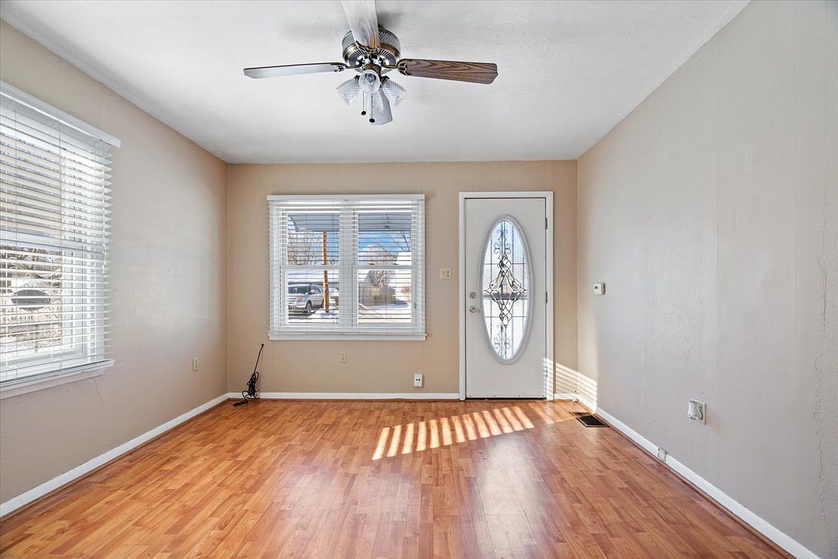 3241 S Harvey St photo 7