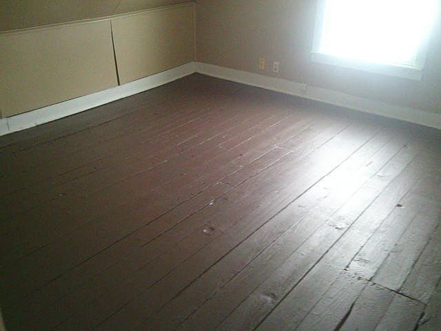 613 E Swayzee St photo 2