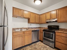 3901 S Carey St photo 4