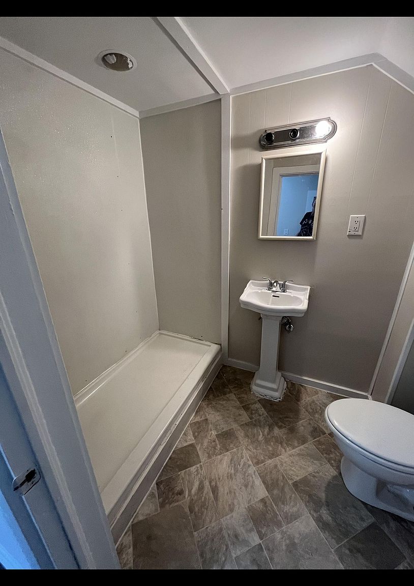 2408 Brown St photo 2