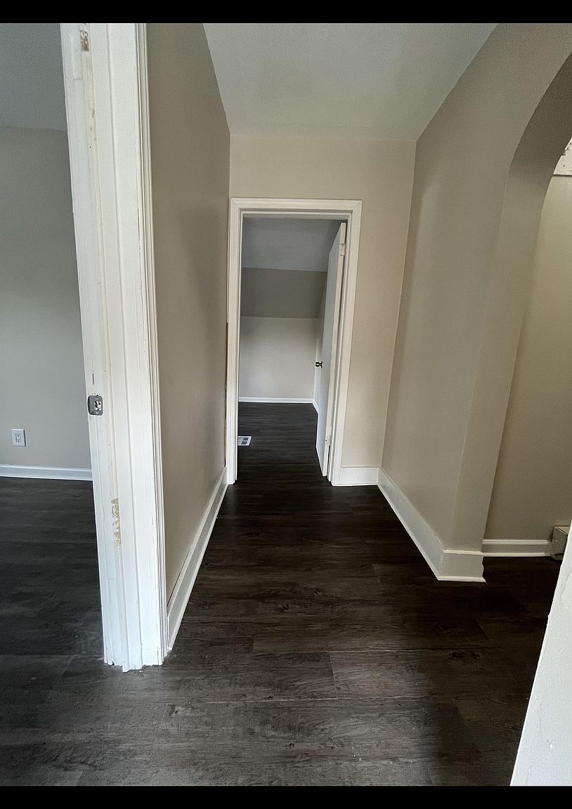 2408 Brown St photo 4