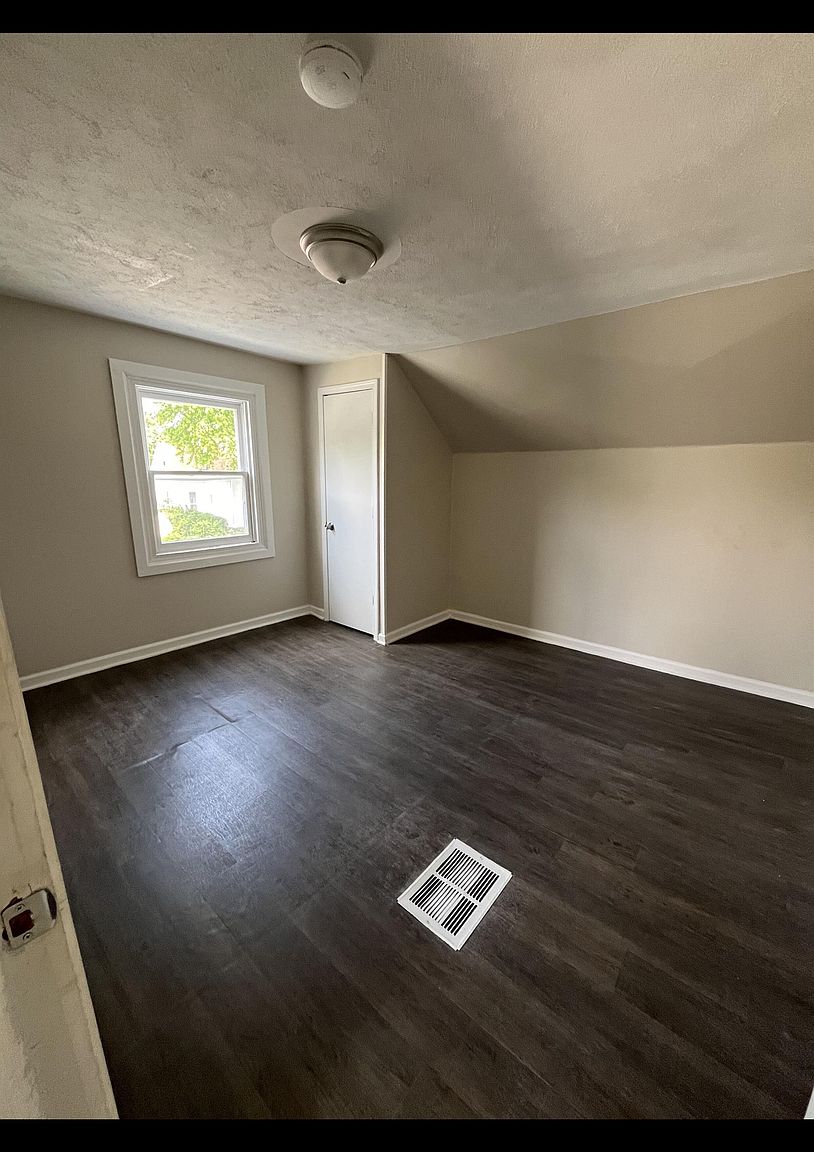 2408 Brown St photo 6