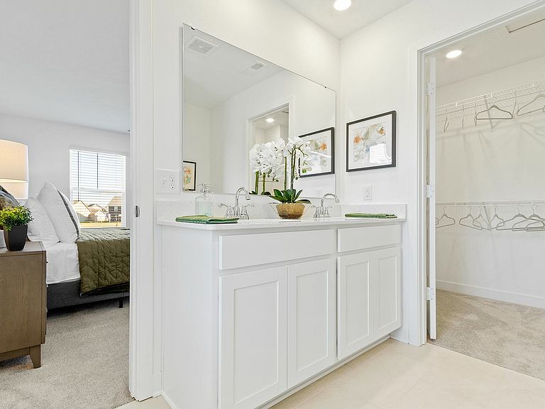 2928 Townsend Dr photo 2