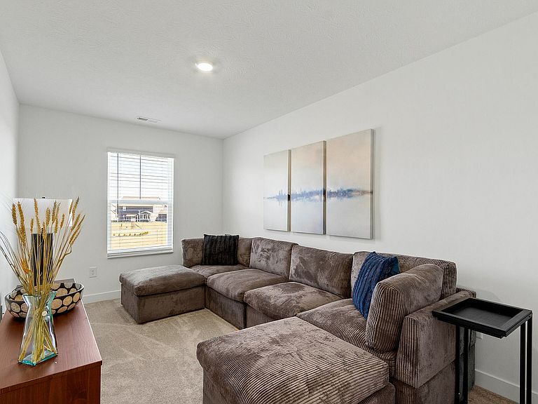 2928 Townsend Dr photo 3