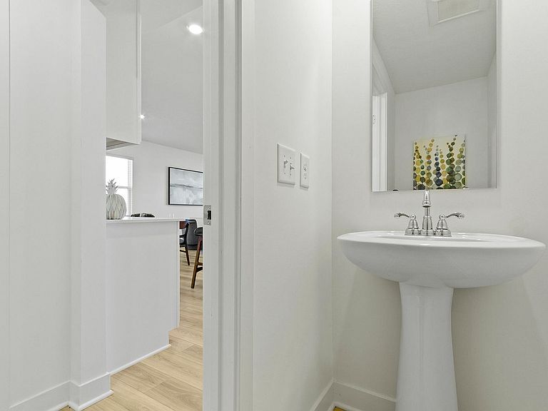 2928 Townsend Dr photo 8