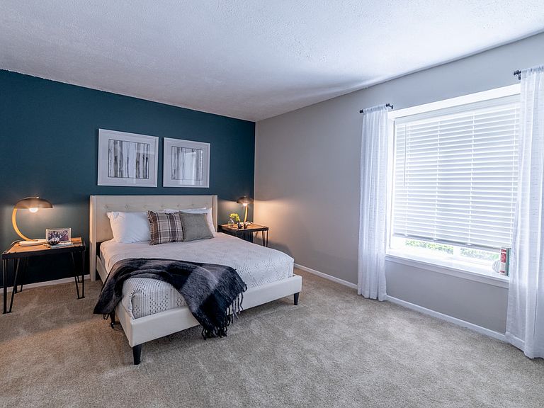 3401 E John Hinkle Pl photo 2