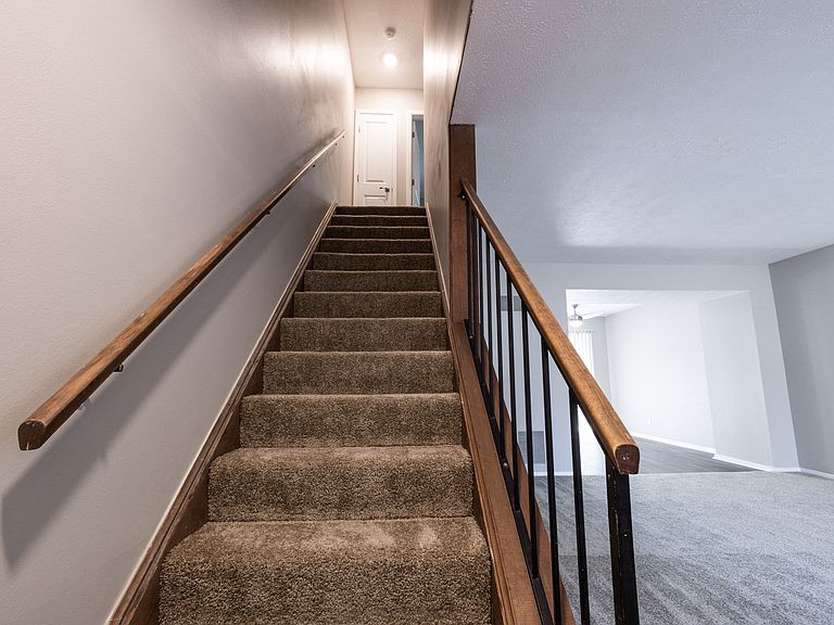 3401 E John Hinkle Pl photo 3