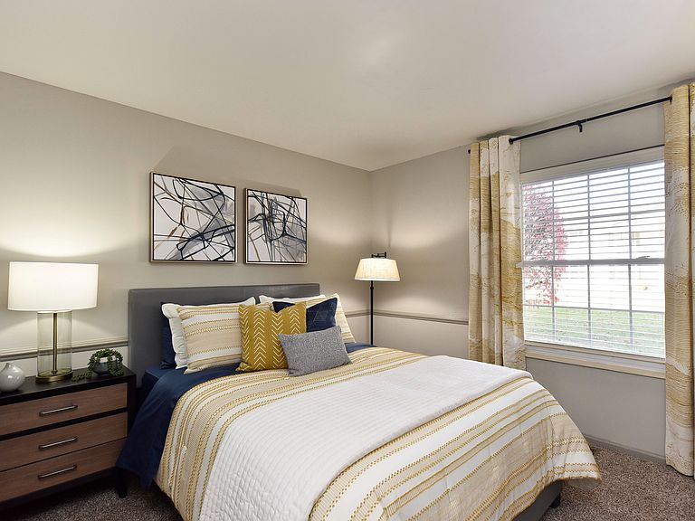 832 Park Central Ct photo 2