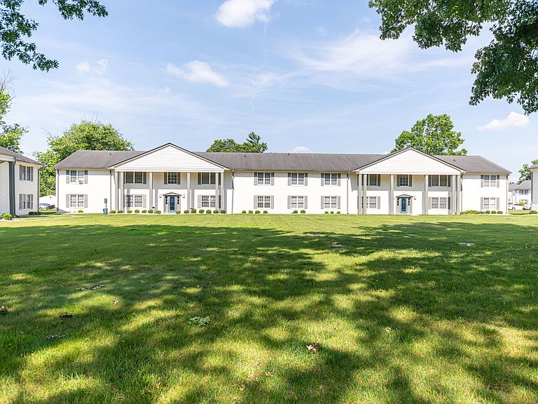 832 Park Central Ct photo 3