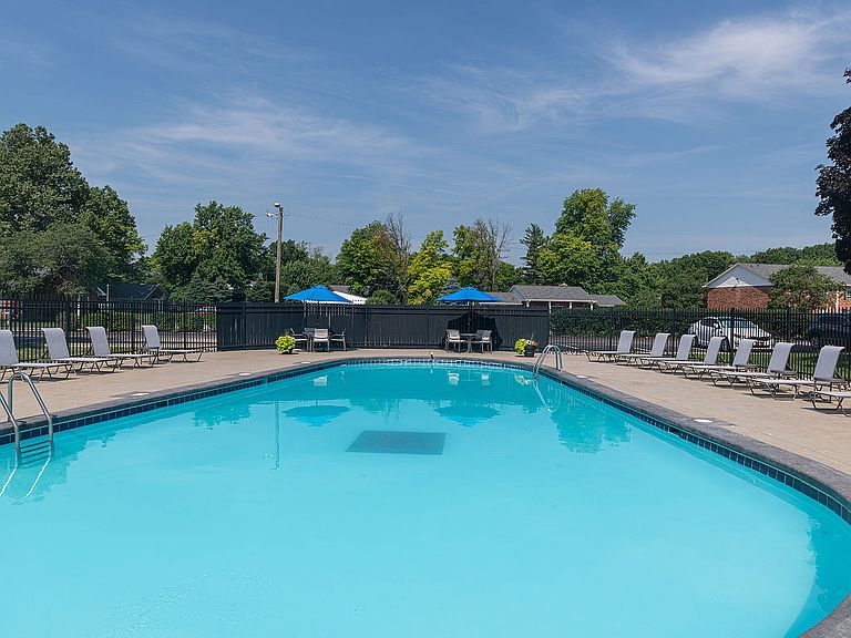 832 Park Central Ct photo 4