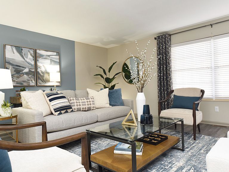 832 Park Central Ct photo 5