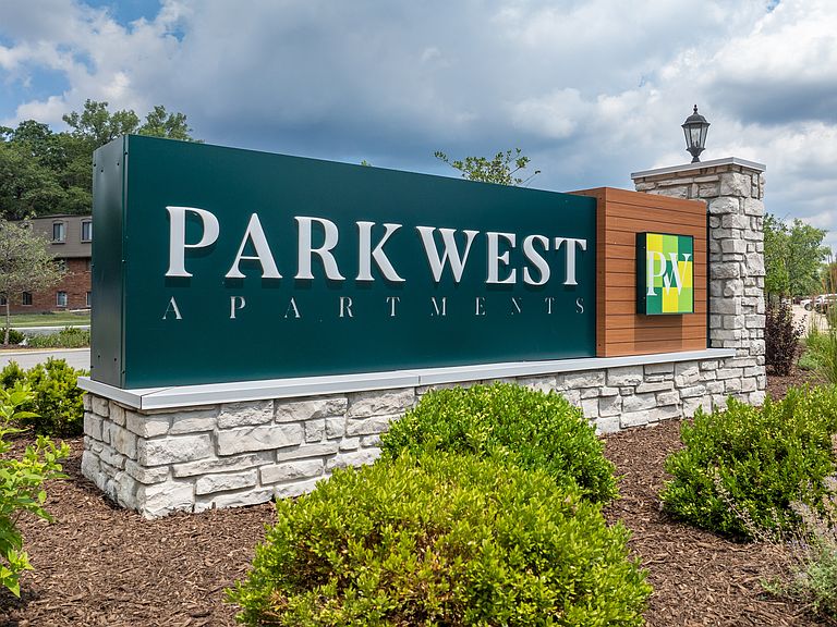 1818 Park West Blvd photo 4