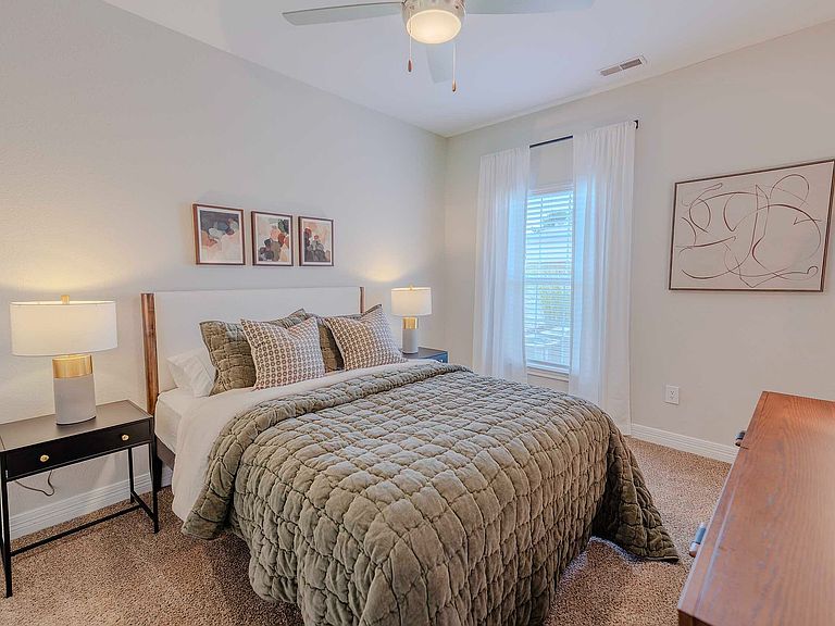 1100 Devonshire West Dr