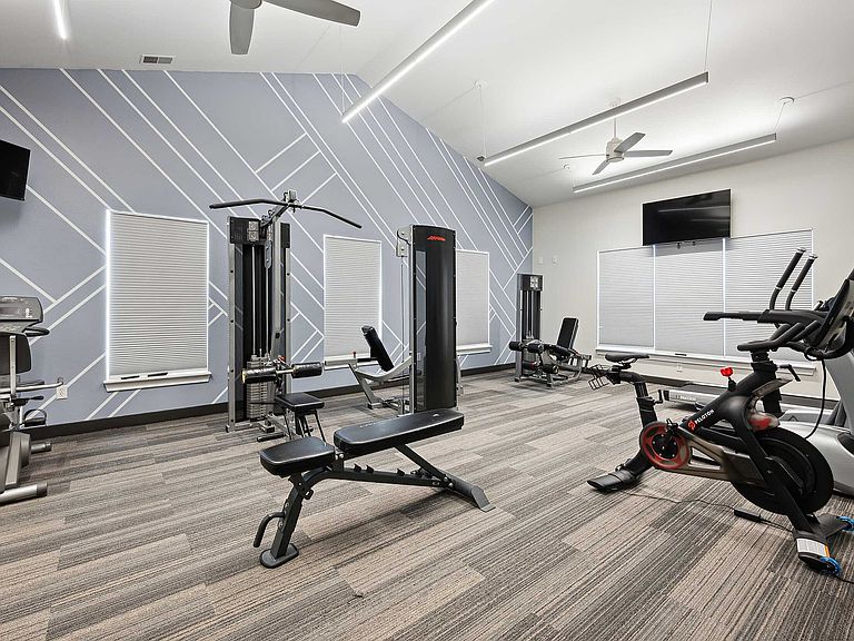 1100 Devonshire West Dr photo 4