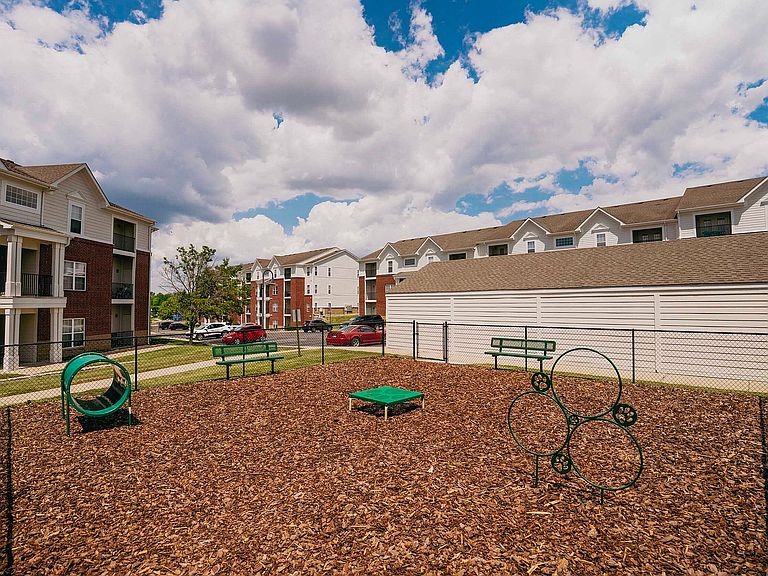 1100 Devonshire West Dr photo 7