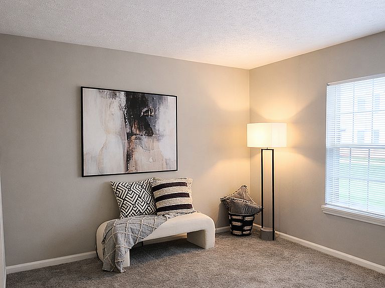 311 Country Ln photo 2