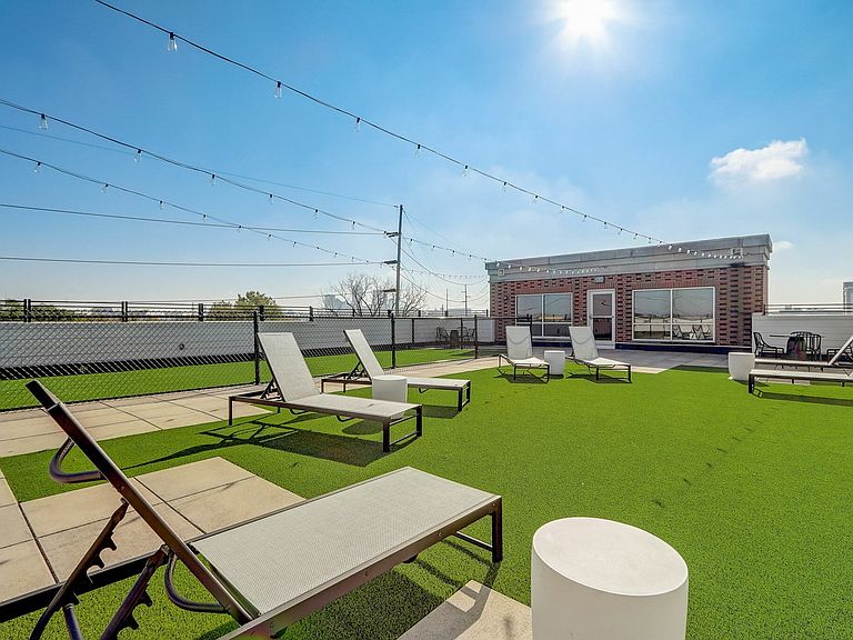 1201 Indiana Ave photo 2