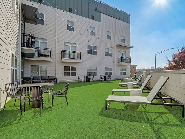 1201 Indiana Ave photo 8