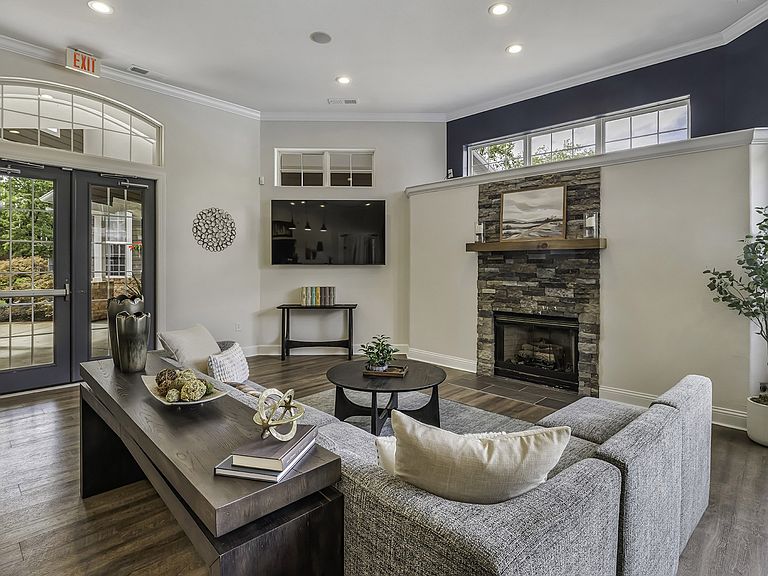 10950 Lantern Woods Blvd photo 3