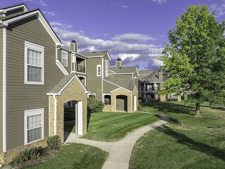 10950 Lantern Woods Blvd photo 4