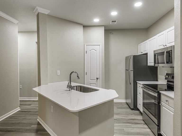 10950 Lantern Woods Blvd photo 6