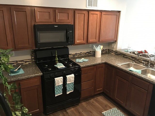 8960 S Keystone Ave photo 4