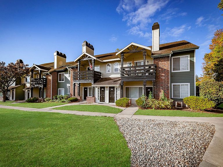 4499 Coventry Pkwy photo 2