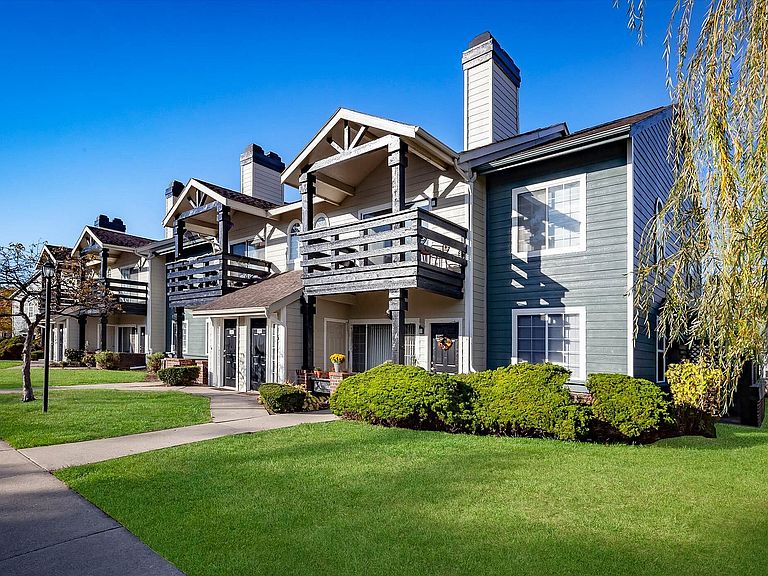 4499 Coventry Pkwy photo 3