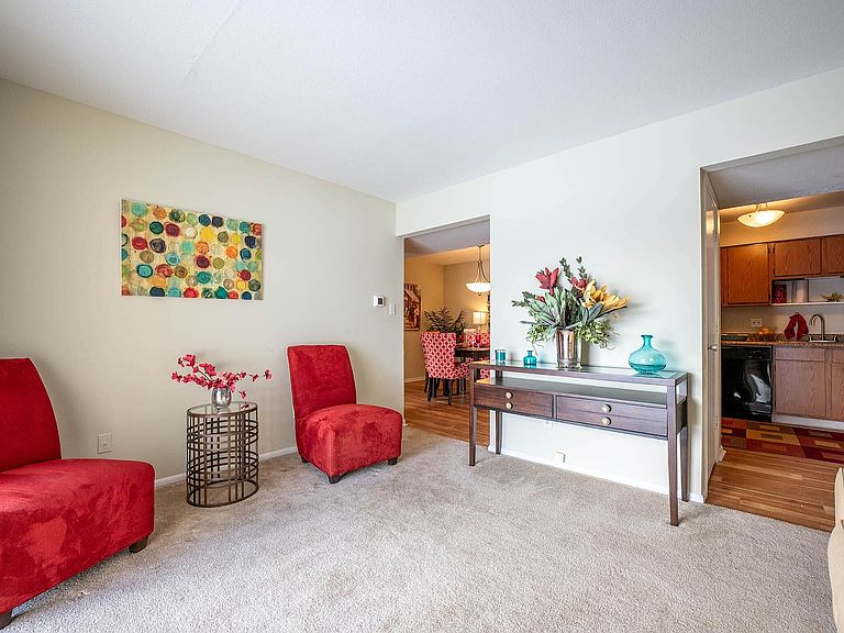 5302 Woodbrook Dr photo 3