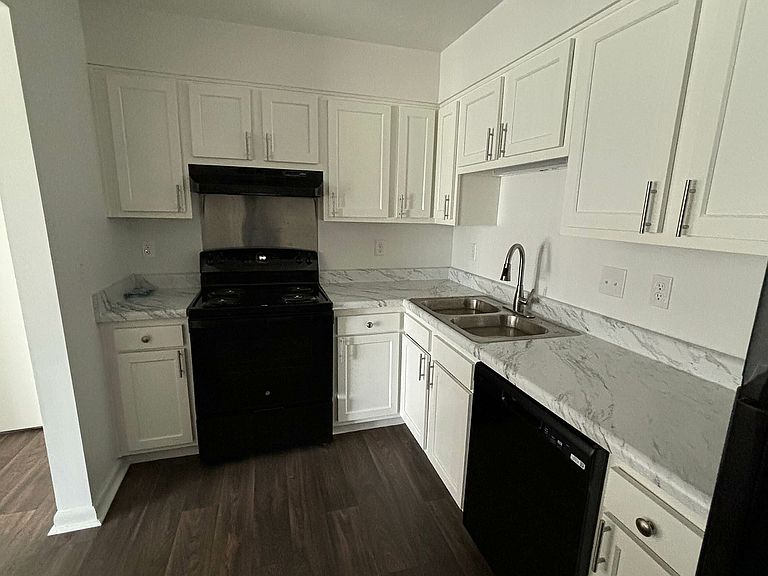 5302 Woodbrook Dr photo 6