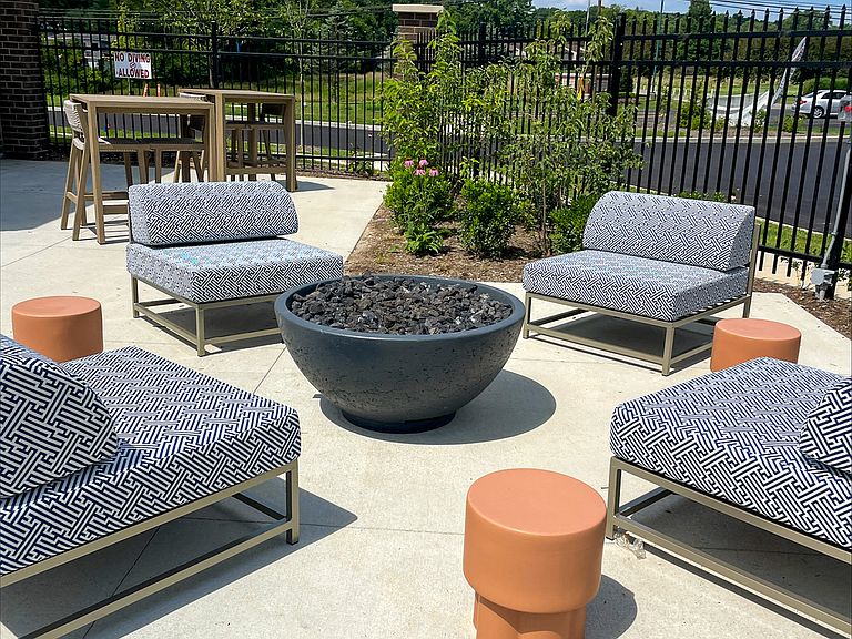 3011 S Rogers St photo 6