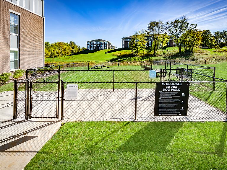 3011 S Rogers St photo 7