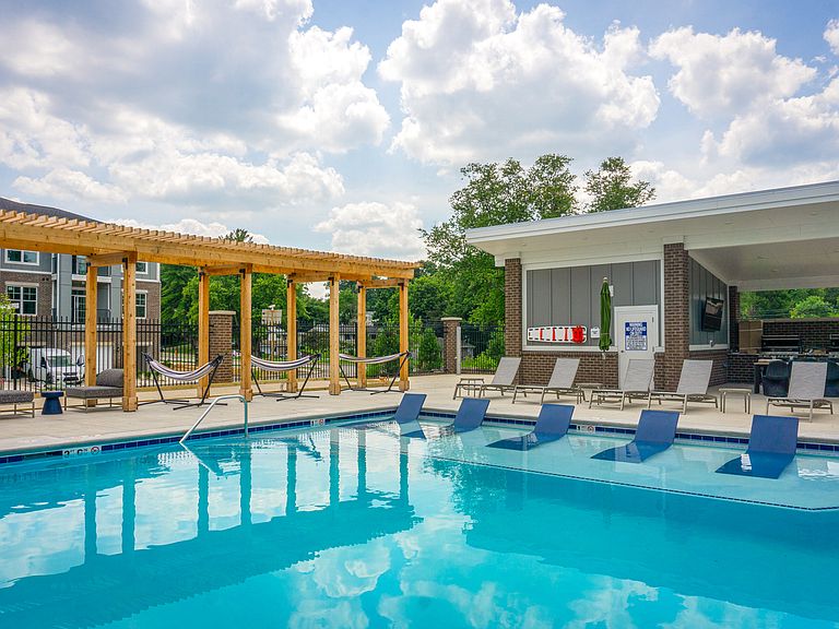 3011 S Rogers St photo 8